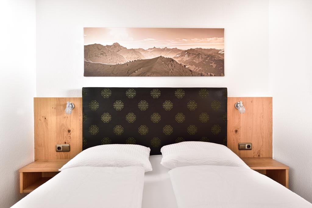 Aparthotel Kleinwalsertal Мителберг Екстериор снимка