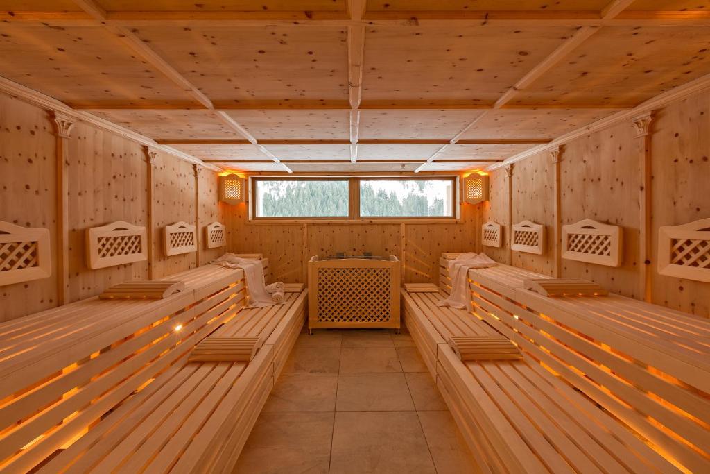 Aparthotel Kleinwalsertal Мителберг Екстериор снимка